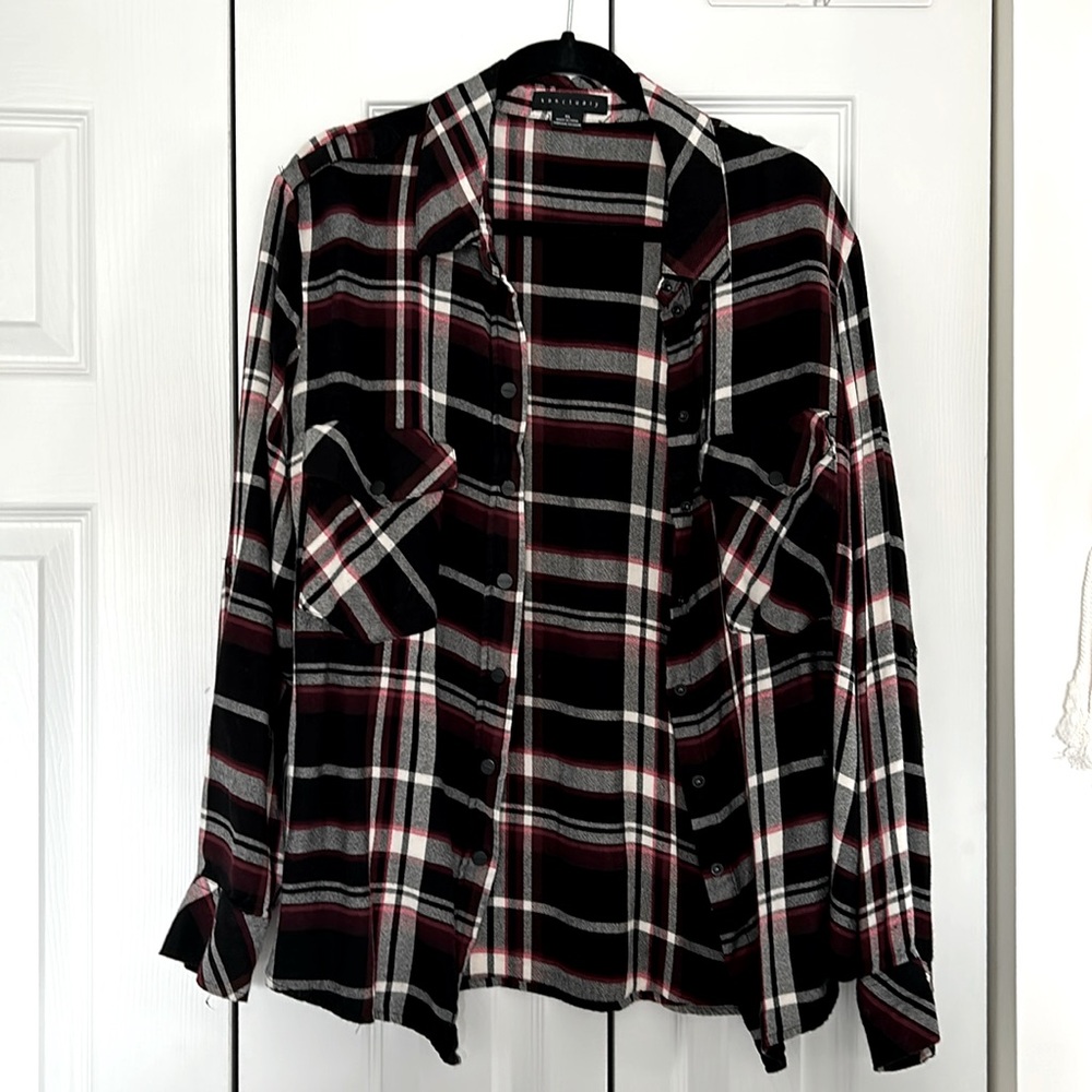 Sanctuary Women’s XL flannel plaid black and red button Oxford shirt